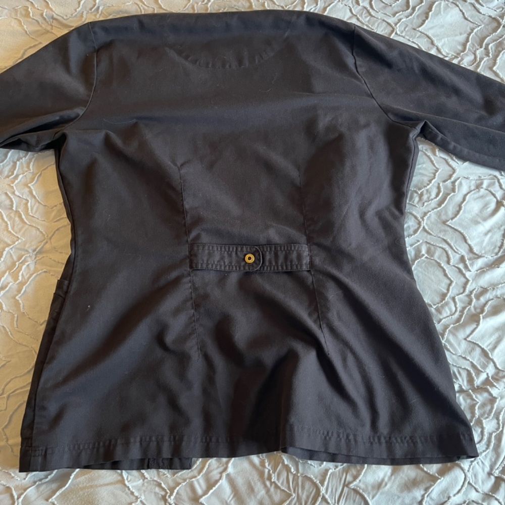 🚨SOLD🚨🎉HOST PICK🎉Greys Anatomy Black Warm-up Scrub Jacket - Picture 5 of 6